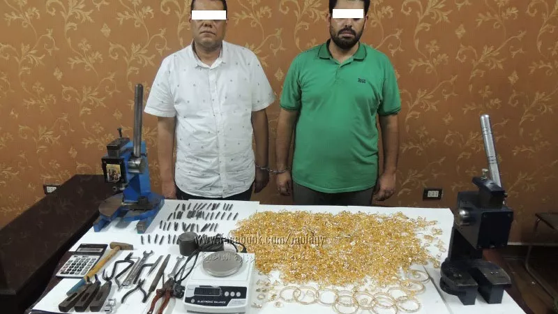 ضبط ورشة مصوغات تدمغ المشغولات الذهبية بطرق غير مشروعة
