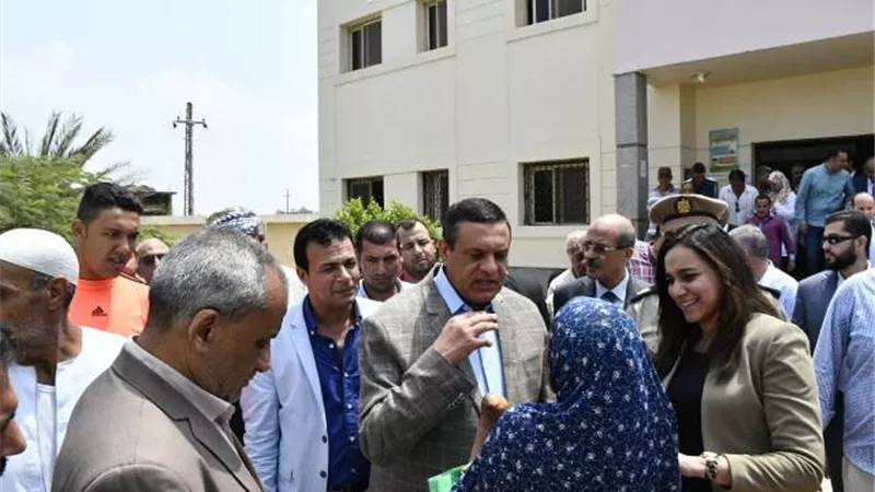 بالصور..محافظ البحيرة يفتتح مشروعات جديدة بمركز شبراخيت