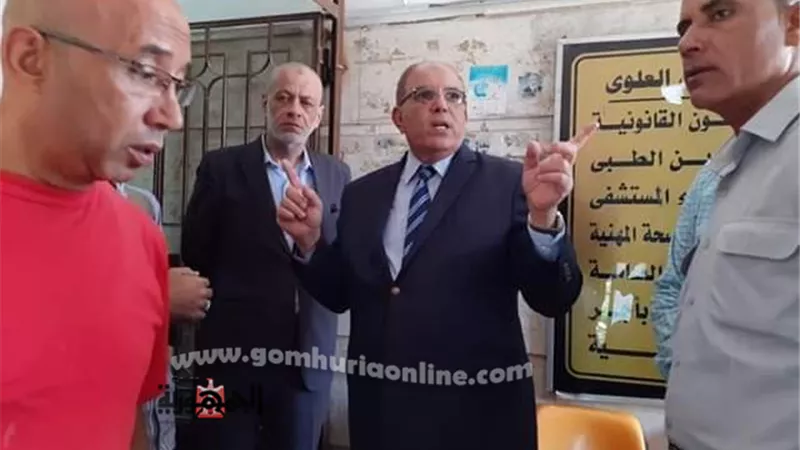 عميد طب بنى سويف يتابع العمل بأقسام المستشفى الجامعي