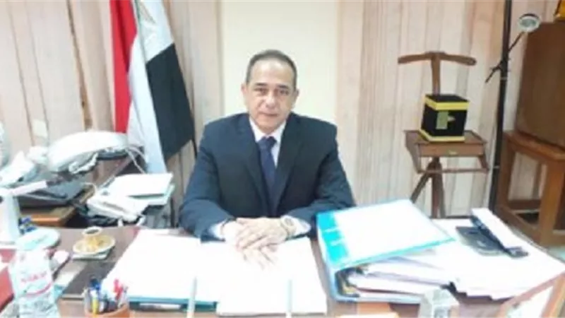 مسن يقدم الشكر لأمن بورسعيد لمساعدتة للذهاب للشهر العقارى لعدم قدرتة على الحركة