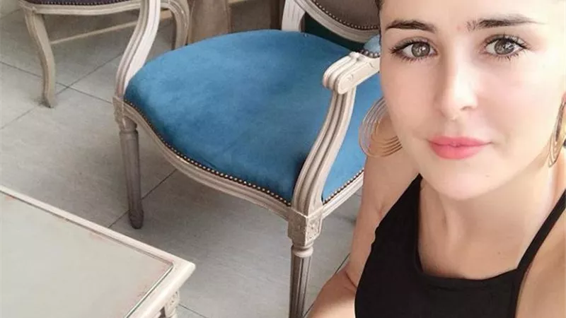 إطلالة جذابة للفنانة عائشة بن أحمد