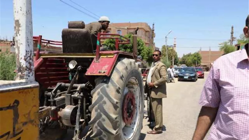 الانصارى يوجه برفع الإشغالات وتمهيد طريق سوهاج - ساقلته.. بالصور