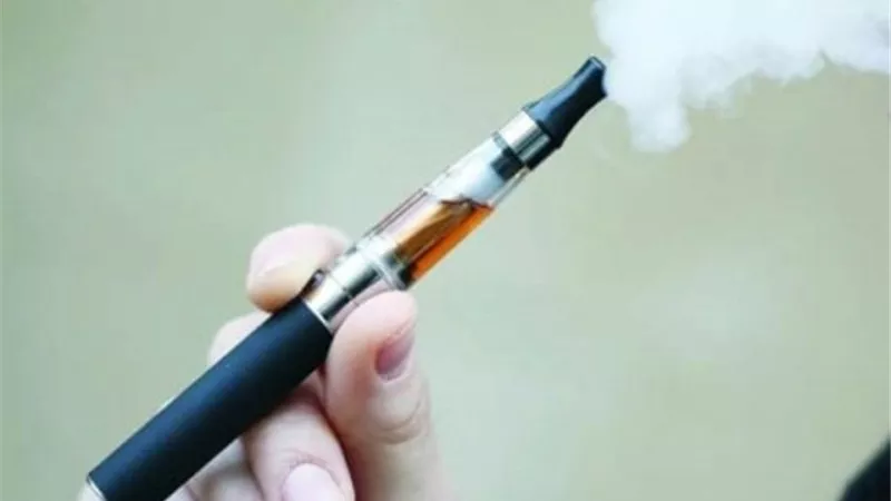 السجائر الالكترونية فيها سم قاتل .. تسجيل اول حالة وفاة بسببها .. فيديو