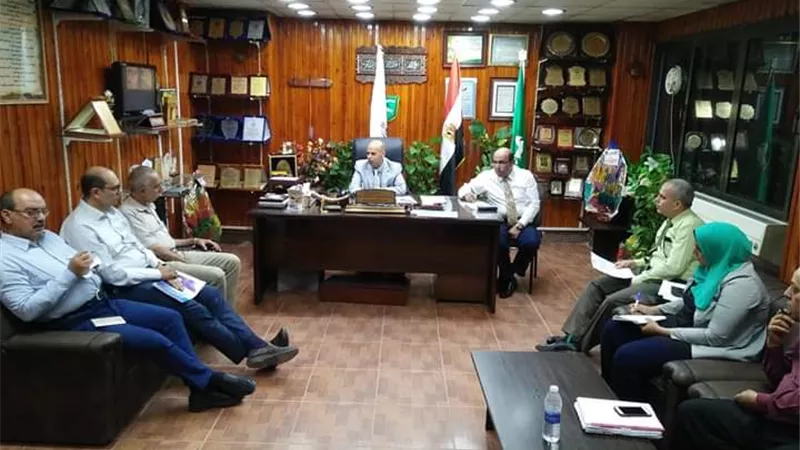 مناقشة التخلص الأمن من النفايات فى الاجتماع الشهرى بصحة الشرقية