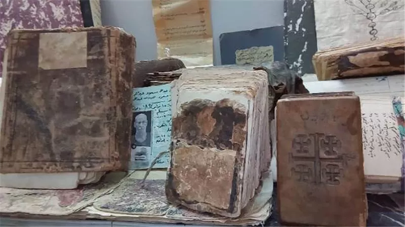 اكتشاف وثائق تاريخية وكتب سماوية تروى المعاملات القديمة بالوادى الجديد بالفيديو