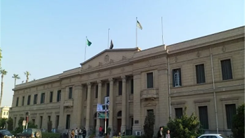 تنسيق الجامعات 2019..3 منح للدراسة ببرنامج اللغة الانجليزية بتجارة القاهرة