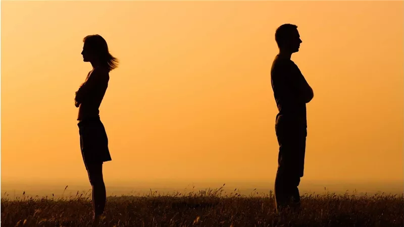 هل يجوز تفويض الرجل لزوجته أن تطلق نفسها منه؟