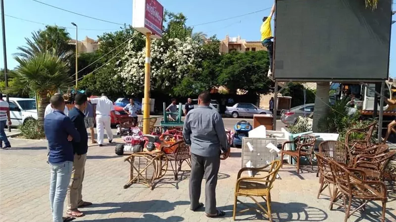 جهاز القرى السياحية يشُن حملة مكبرة لإزالة الإشغالات فى مارينا.. صور