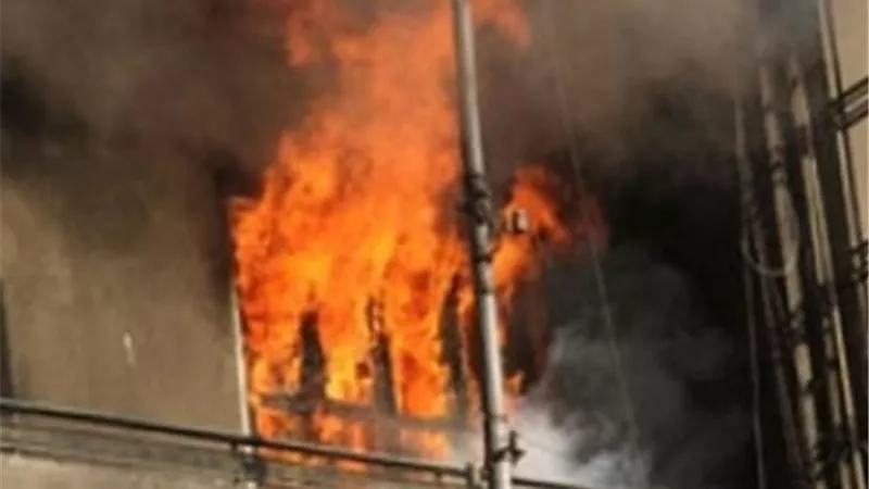 عاطل يحرق المنزل ويتهم زوجته بالخيانة والإنفاق على آخر