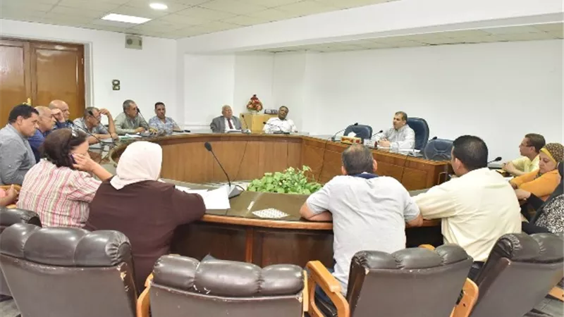 محافظ أسيوط يعلن تشغيل النادى الرياضي وتعديل خطوط السيارات