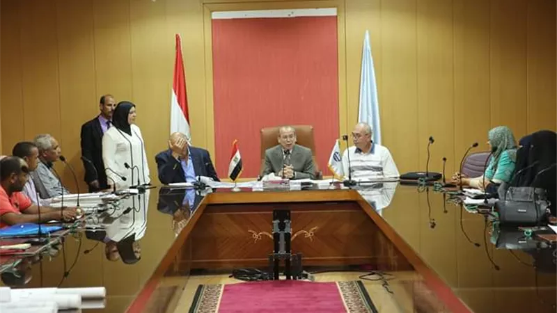 محافظ كفرالشيخ يناقش تعديل بعض المخططات التفصلية للمراكز والمدن استجابة لطلبات المواطنين والنواب