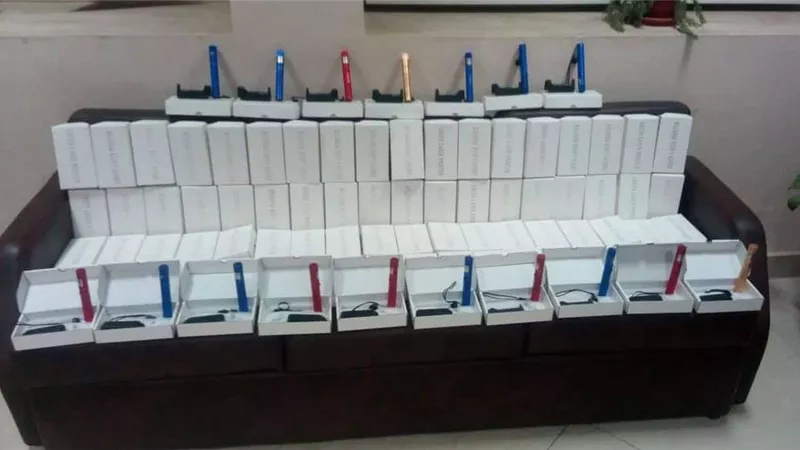 مباحث الازبكية تضبط مندوب مبيعات وبحوزتة 113 قلم ليزر محظور بالموسكى