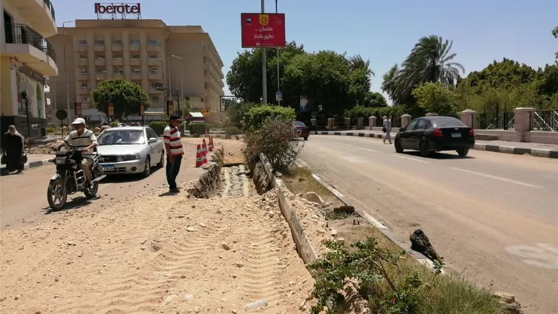 استمرار أعمال الإحلال والتطوير بشوارع الأقصر