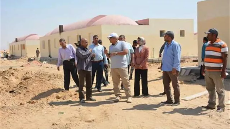 محافظ الوادي الجديد يتفقد مشروع القرى النموذجية بالخارجة ..صور