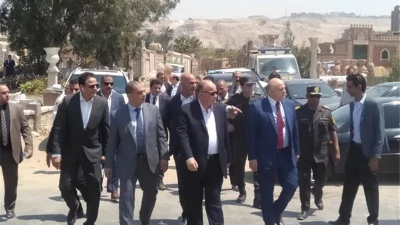 مدير امن القاهرة يتفقد اعمال تطوير العشوئيات بجنوب القاهرة.. الصور