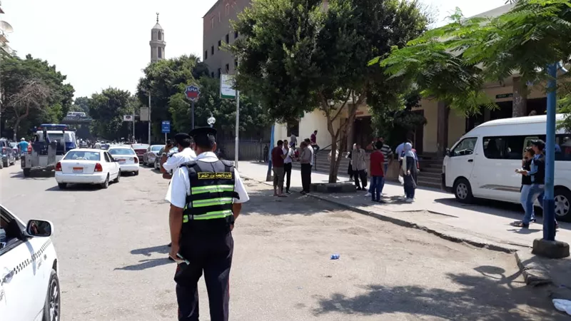 رئيس حي المعادى يقود حملة لإزالة الاشغالات وتنظيم ميدان المحطة