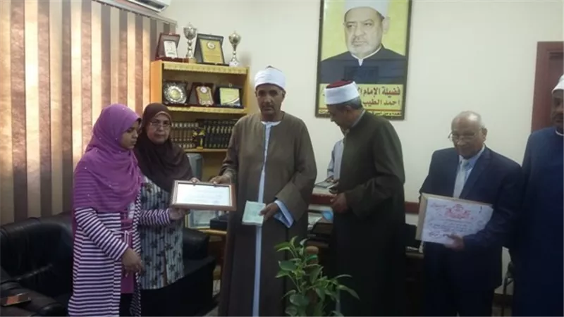 منطقة الأقصر الأزهرية تكرم الطلاب الأوائل