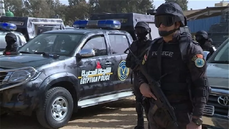 القبض على 3 عاطلين وبحوزتهم اسلحة نارية فى الزاوية الحمراء