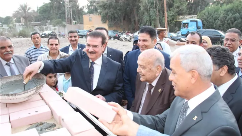 نقيب المهندسين ومحافظ المنوفية يضعان حجر أساس النادي بـ«شبين»..«صور»