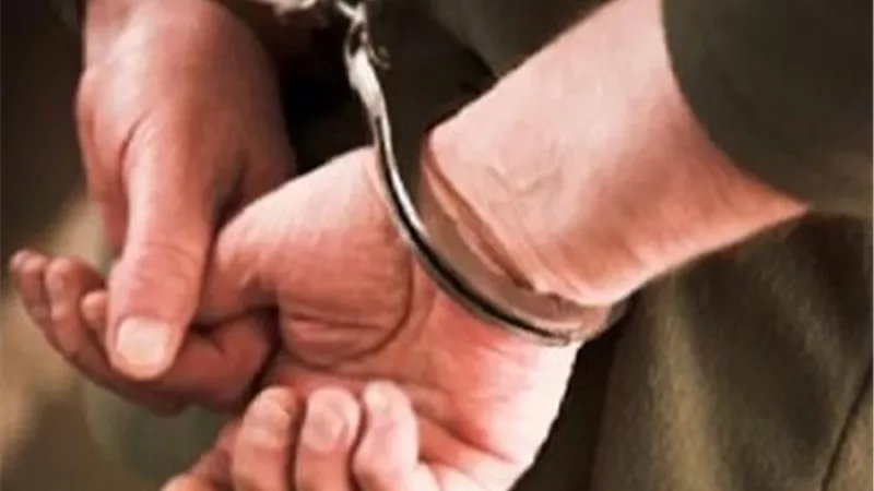 ضيط فنى تكييف وعامل وبحوزتهما اسلحة فى البساتين
