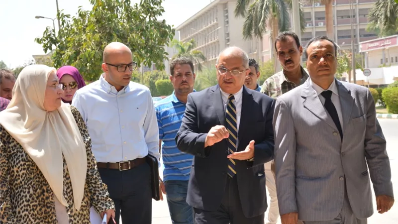 رئيس جامعة أسيوط فى زيارة لكلية طب الأسنان