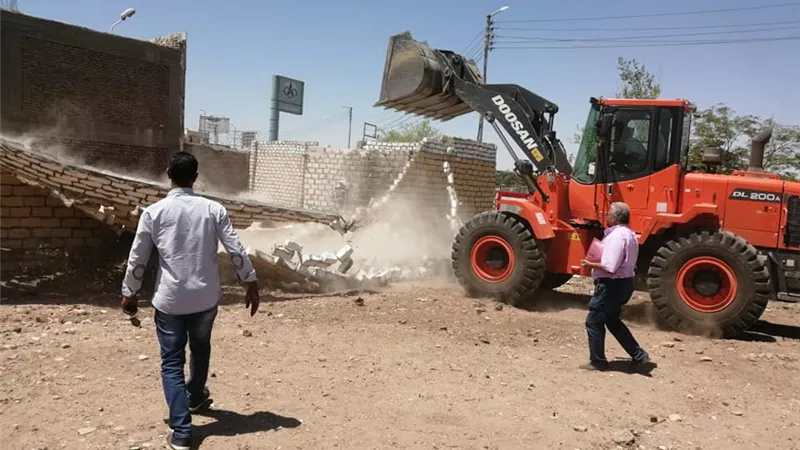 إزالة 3 حالات تعدى بالبناء على أراضى بمدينة الأقصر