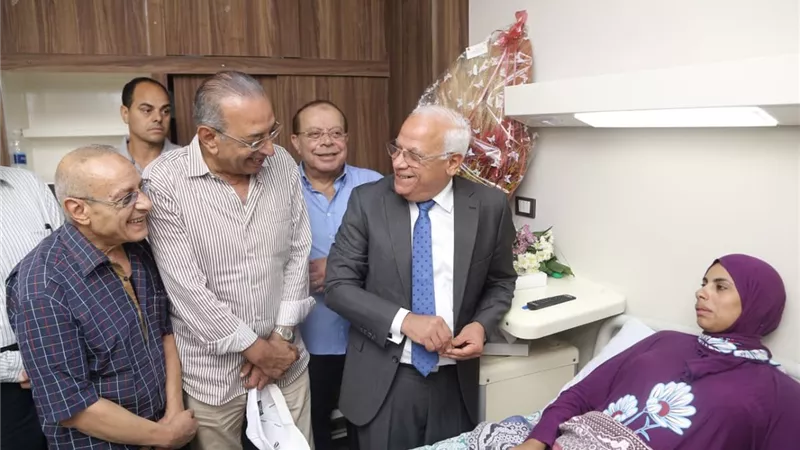 محافظ بورسعيد يطمئن على الحالة الصحية للمدرسة سها يوسف