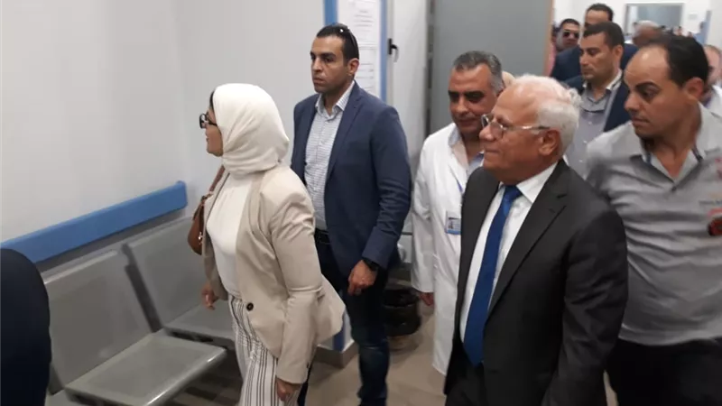 وزيرة الصحة ومحافظ بورسعيد يتفقدان مستشفي الرمد التخصصي