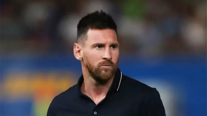 بالصور.. وصول فان دايك وميسي لحفل جائزة الأفضل في أوروبا