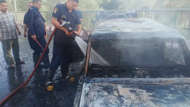 احتراق سيارة أعلى كوبري فيصل باسيوط