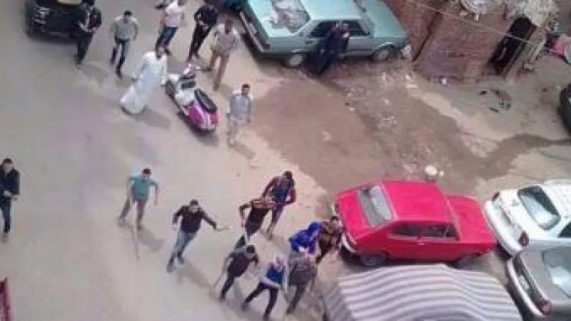 إيقاف ضابط شرطة اعتدى على صاحب مقهى رفض تنفيذ قرار إزالة إشغالات