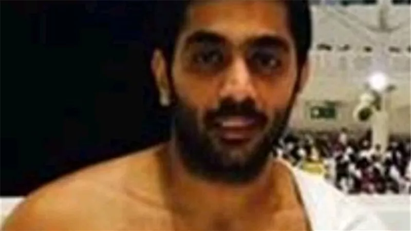 شاهد.. أحمد فلوكس أثناء تأديتة مناسك العمرة