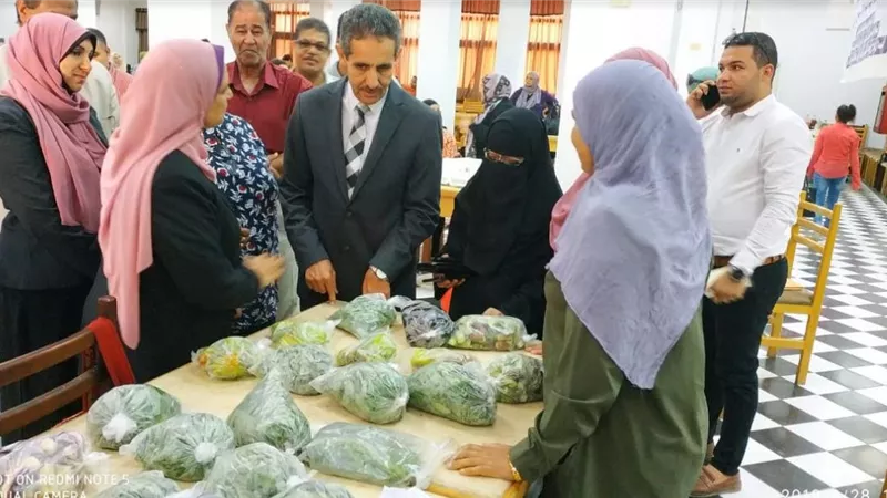 اهالي الفردان يعرضون منتجاتهم بجامعة القناة