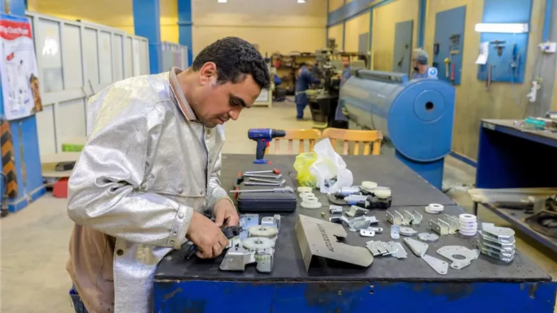 بمكون محلي 90% ابتكار يتيح فتح وغلق أبواب السيارات بالريموت كنترول