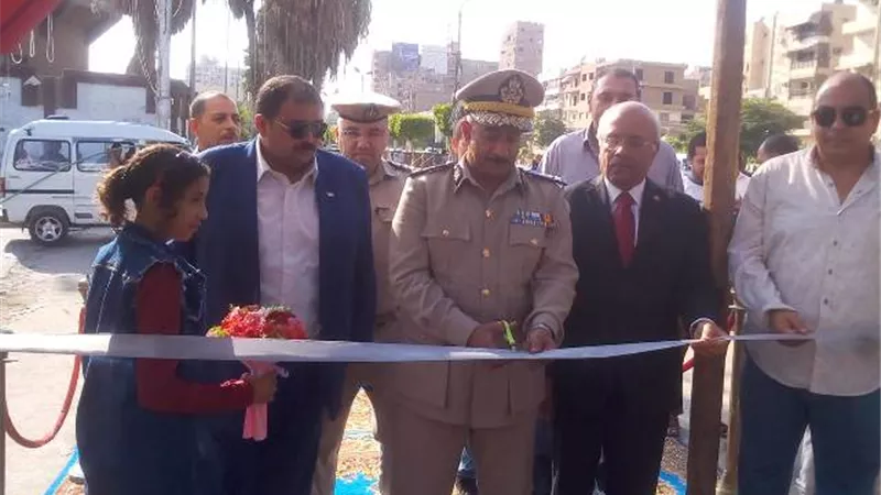 أمين صندوق الغرف التجارية يفتتح معرض عودة المدارس ببنها