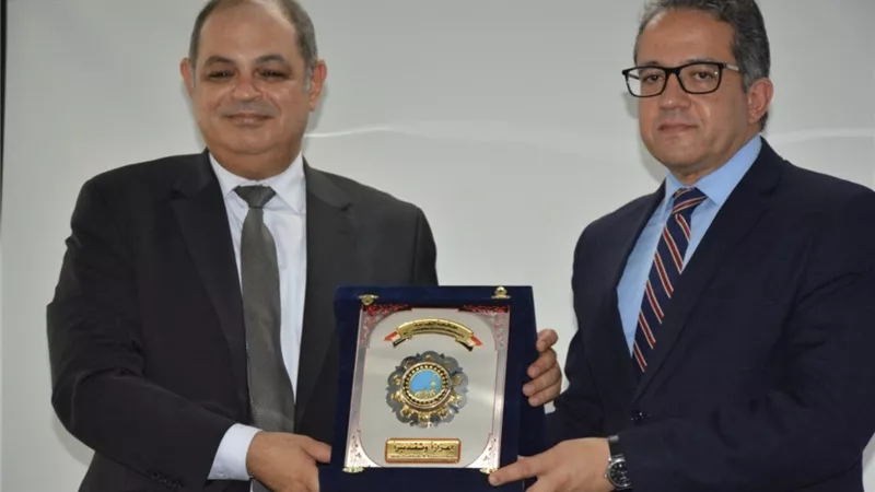 محافظ الغربية يشيد بوزارة الآثار فى اعمال تطوير سبيل على بك الكبير بشارع الجلاء بطنطا