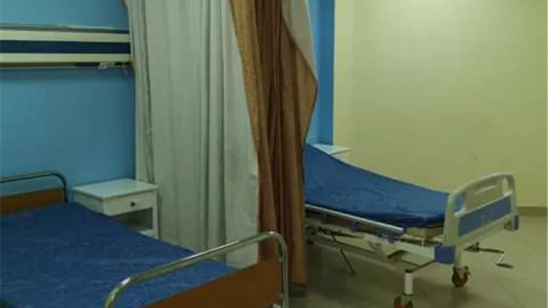 بالصور .. ابو هاشم يتابع أعمال الصيانة بمستشفي كاترين المركزي