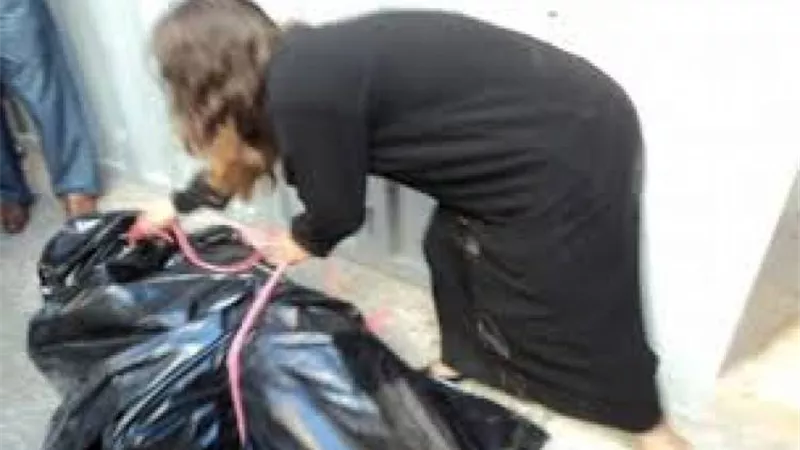 تترك طفليها للموت جوعاً.. لتلهو مع عشيقها