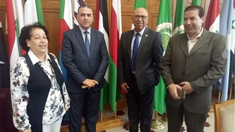 أساتذة الجامعة وخبراء الأمن والبحث والإعلام في ختام مؤتمر 