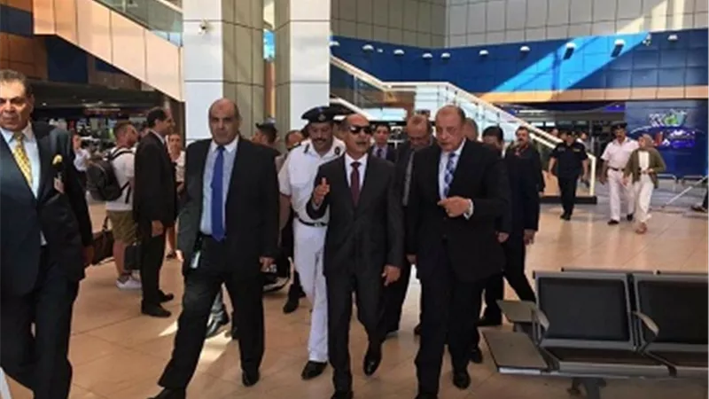 وزير الطيران المدني فى جوله تفقديه لمطارى القاهرة الجوى وشرم الشيخ