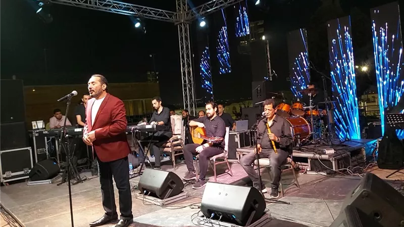 الحجار يختتم حفلات أغسطس فى حفل جماهيرى بالمقطم.. صور