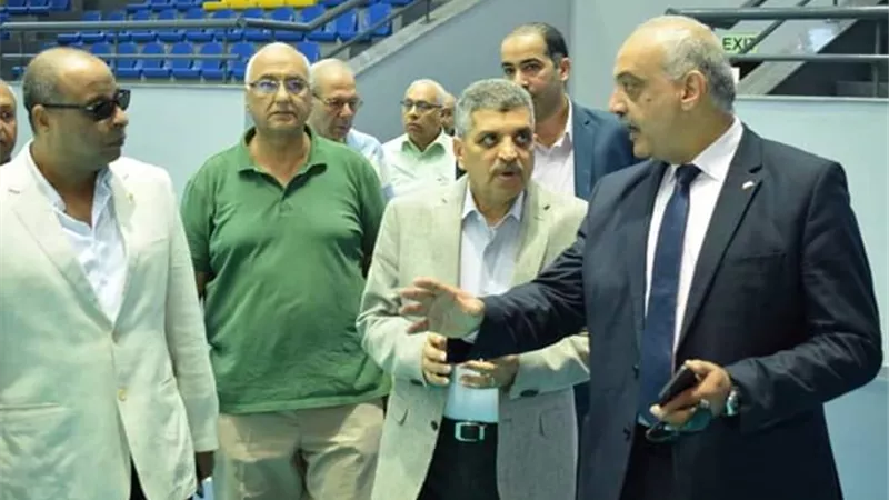الفريق اسامة يطمئن على ملاعب استضافة بطولة العالم للكرة الطائرة للناشئات