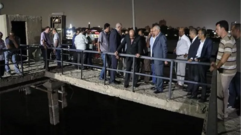 محافظ الجيزة يتفقد محطتي مياه الشرب بإمبابة وجزيرة الدهب منتصف الليل