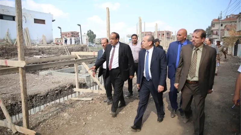 محافظ كفرالشيخ يأمر بمصادرة خلاطة ومواد البناء المستخدمة في مخالفة بناء بقرية الحمراء