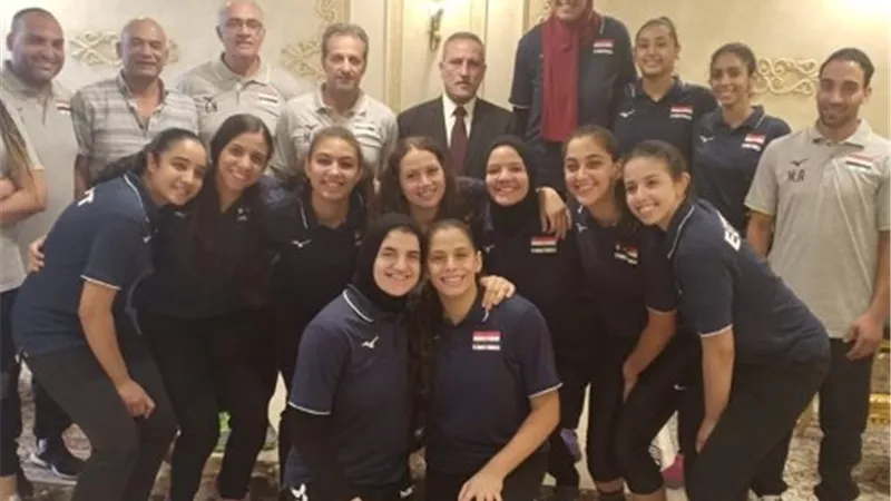 محافظ الإسماعيلية يزور معسكر المنتخب للكرة الطائرة بنات ..صور