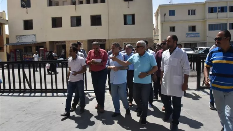 محافظ مطروح يتفقد مستشفى مطروح العام و مركز قسطرة القلب ومدرسة التمريض