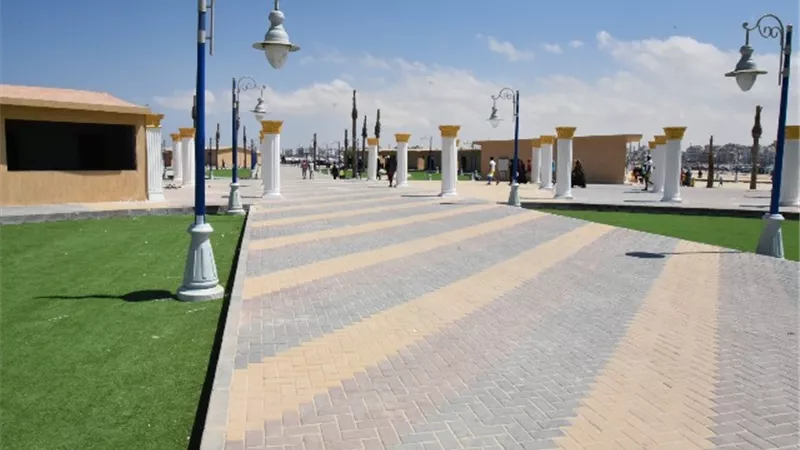 محافظ مطروح يتفقد سوق ليبيا السياحى