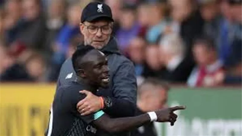 قائد ليفربول يكشف ماذا فعل مانى بعد أزمته مع محمد صلاح