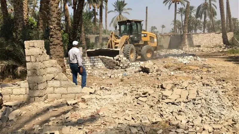 ازالة ٣٩ حالات تعدى على الاراضى الزراعية بكرداسة