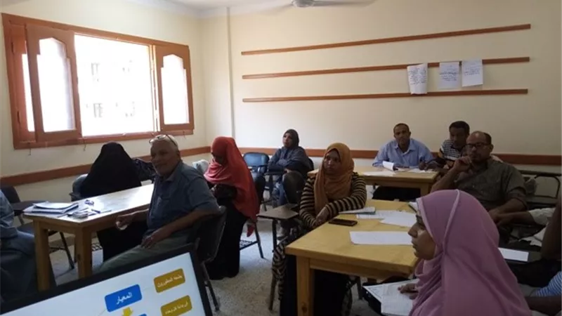 رئيس منطقة الأقصر الأزهرية يتفقد تدريبات تنمية مهارات معلمى الصف الثانى الابتدائى